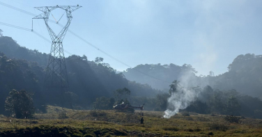 Notícia - Helicóptero cai em área de campo e deixa uma pessoa morta em SC