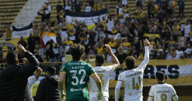 Notícia - Time de SC está quase garantido nos playoffs de acesso da Série B; veja as probabilidades