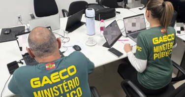 Notícia - Ex-prefeita é alvo de operação que investiga pagamentos de R$ 31,6 milhões a empresas em SC