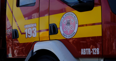 Notícia - Estouro de pneu deixa trabalhador ferido em cidade de SC