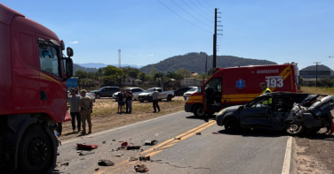 Notícia - Homem de 36 anos morre após colisão frontal em Meleiro