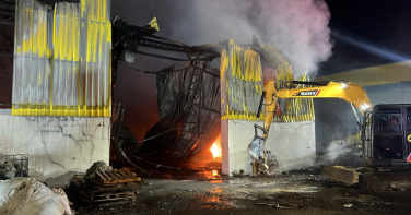 Notícia - Forte incêndio atinge empresa de recicláveis em Santa Rosa do Sul