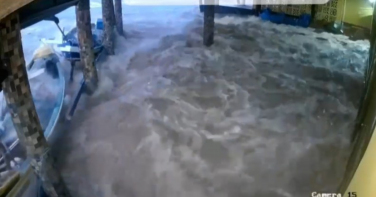 Notícia -  Tsunami meteorológico provoca alagamentos no litoral de SC