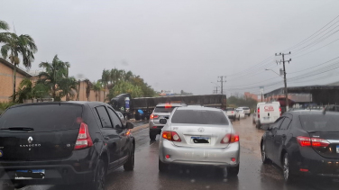 Notícia - Acidente entre carreta e carro interrompe trânsito na SC-445 em Içara