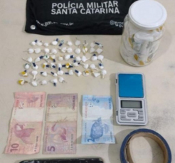 Notícia - Trio é preso em Siderópolis por tráfico de drogas e receptação