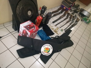 Notícia - Dupla é detida com objetos roubados em assalto