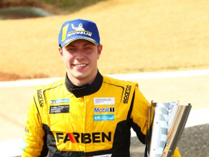 Notícia - Enzo Elias é segundo lugar em Interlagos na Porsche Carrera Cup