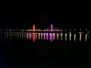 Notícia - Ponte Anita Garibaldi é Iluminada em homenagem ao Dia do Orgulho LGBTQIAPN+