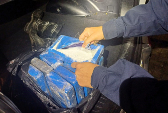 Notícia - Dupla é presa com 12kg de cocaína na BR-101 em Laguna
