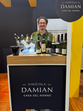 Notícia - Vinícola Damian apresenta vinho goethe na maior feira de vinhos da América Latina