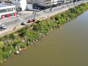 Notícia - ((Áudio)) Mais de 20 toneladas de lixo são retiradas do Rio Tubarão