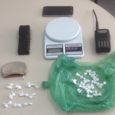 Notícia - Traficante é preso com cocaína