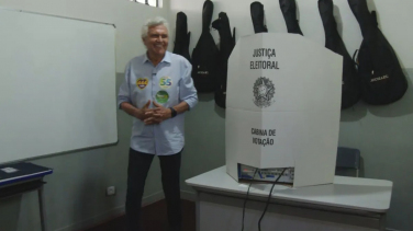 Notícia - Caiado vota em Goiás