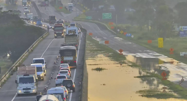 Notícia - BR-101 continua bloqueada no sentido norte em Araranguá 