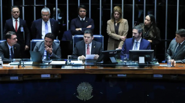Notícia - Senado aprova aumento do número de deputados federais para 531