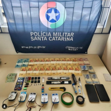 Notícia - Casal é preso por furto tentado mediante fraude em Porto União