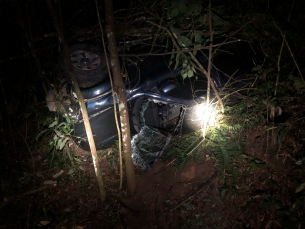 Notícia - Urussanga: Idoso é resgatado após carro cair em vale de 15 metros 