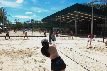 Notícia - Competição, chope e diversão: vem aí o segundo Corujão de Beach Tennis do Mampituba