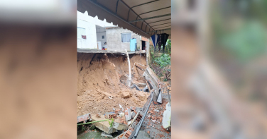 Notícia - Três casas são evacuadas após deslizamento de terra em Braço do Norte