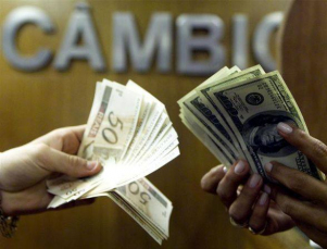 Notícia - Alta do dólar ainda não impede viagens