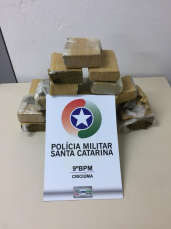 Notícia - Dupla é flagrada com mais de cinco quilos de maconha