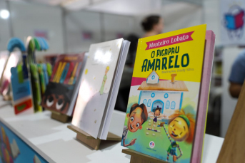 Notícia -  Feira do Livro realiza edição histórica marcando as festividades do centenário de Criciúma