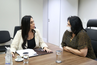 Notícia - Ministra Damares Alves deve vir a Criciúma