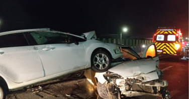 Notícia - Adolescente fica ferida em acidente entre dois carros na BR-101 em Sombrio