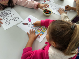 Notícia - Páscoa doce: campanha arrecada chocolates para crianças e adolescentes em Criciúma
