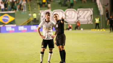 Notícia - Com polêmica de arbitragem, Criciúma perde a primeira na Série B