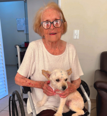 Notícia - Visita de cãozinho traz memórias e alegria à idosos em Içara