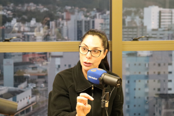 Notícia - [Áudio] Deputada cobra urgência para votar aposentadoria de categorias expostas a riscos