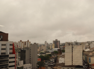 Notícia - [Áudio] Chuva deve seguir até a noite desta sexta-feira em Criciúma