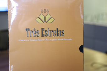 Notícia - Livro vai contar a história do Criciúma Esporte Clube na gestão Moacir Fernandes