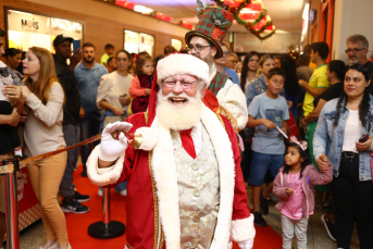Notícia -  Natal Iluminado com prêmios e atrações movimenta Shopping Della 