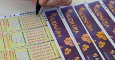 Notícia - Resultado da +Milionária: concurso 371 tem números sorteados neste sábado (11)
