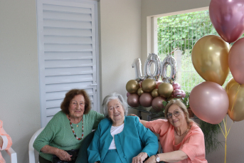 Notícia - Nonna Niza recebe visita e homenagem do prefeito de Criciúma
