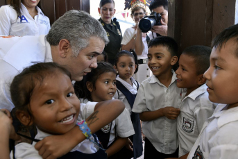 Notícia - Colômbia apresenta educação bilíngue nas escolas de fronteira com o Brasil