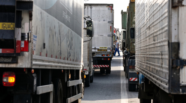 Notícia - Fim do tráfego pesado: nova regra proíbe caminhões de grande porte no centro de Urussanga