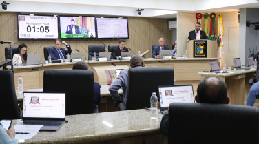 Notícia - Projeto quer abrir ao público currículos de cerca de 400 comissionados em cidade de SC