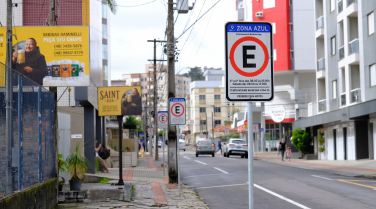 Notícia - Abaixo-assinado contra cobrança do estacionamento rotativo passa de 600 adesões