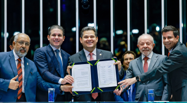 Notícia - Congresso promulga emenda que acaba com escala 6x1; veja quando muda a jornada