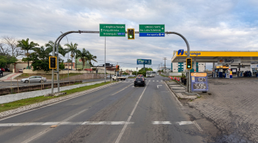 Notícia - Nova regra no trânsito do bairro Pinheirinho busca reduzir filas na Avenida Centenário