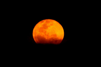 Notícia - Lua de sangue brilhou na noite do Rincão