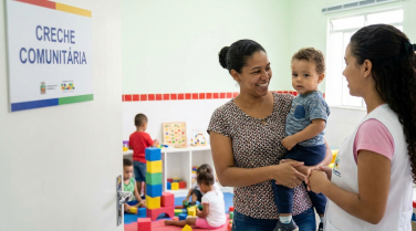 Notícia - Menos horas e auxílio-creche: veja o que muda para terceirizados