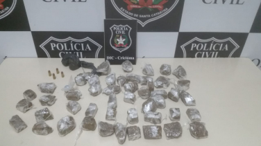 Notícia - DIC Criciúma apreende drogas e prende indivíduo