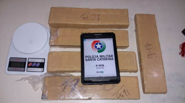 Notícia - Três homens são presos com cinco quilos de maconha