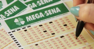 Notícia - Concurso 3002 da Mega-Sena: veja os números sorteados nesta quinta-feira (30)