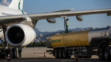 Notícia - Petrobras reduz em 14,2% preço do combustível usado em aviões após meses de alta