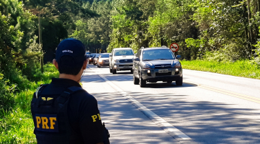 Notícia - Mais movimento nas estradas: PRF inicia operação especial para o feriado de Corpus Christi